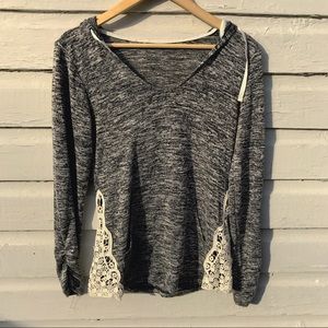 ☠️*3for$25* || thin gray lace detail hooded top